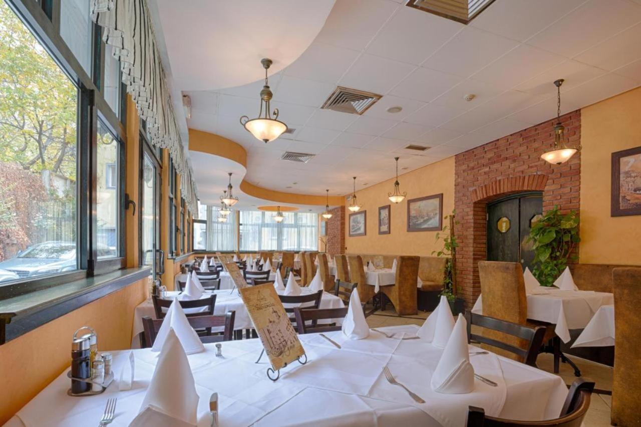 Madison Inn Suites - Wilson'S Square Belgrado Exterior foto
