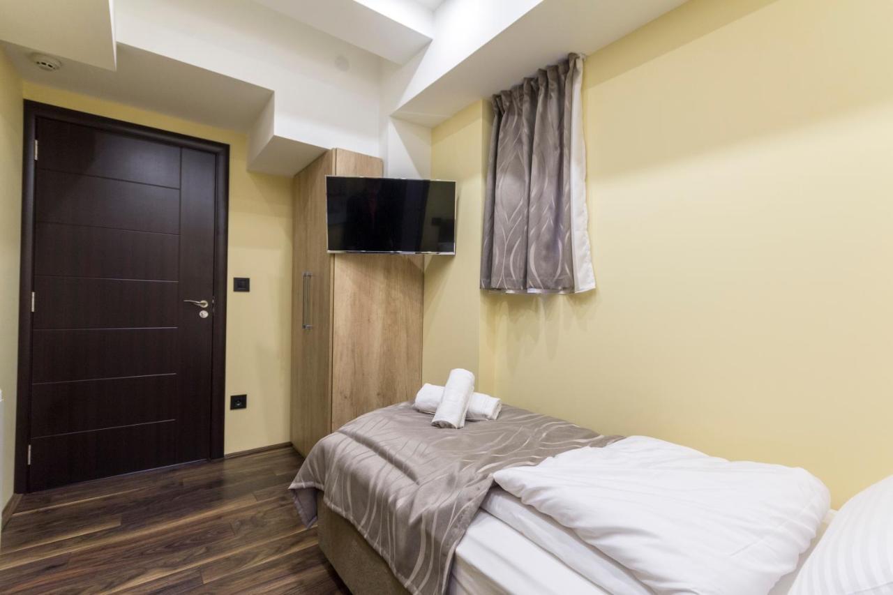 Madison Inn Suites - Wilson'S Square Belgrado Exterior foto